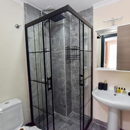 לינה וארוחת בוקר Mykonut Boutique 2*