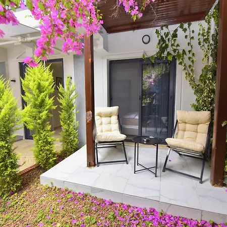 Mykonut Boutique